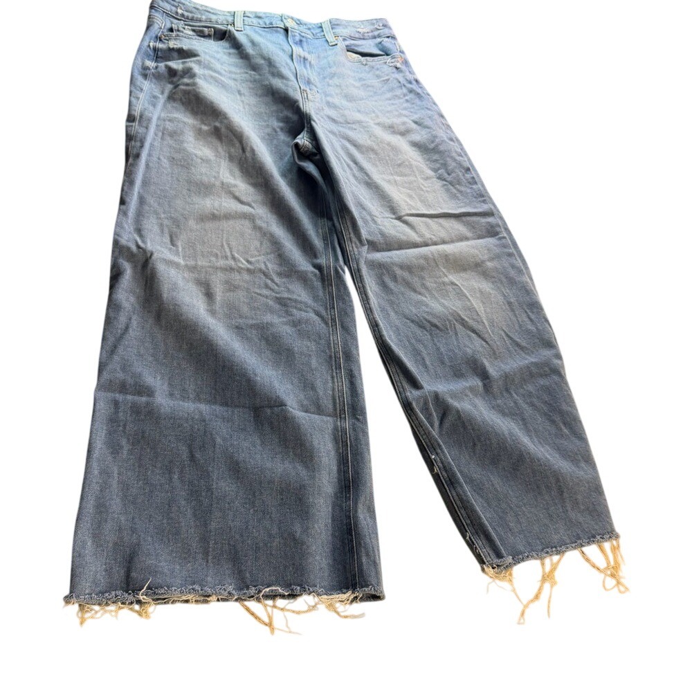 PAIGE Wide Leg Jeans Size‎ 32 Light Wash Cropped Raw Hem Denim